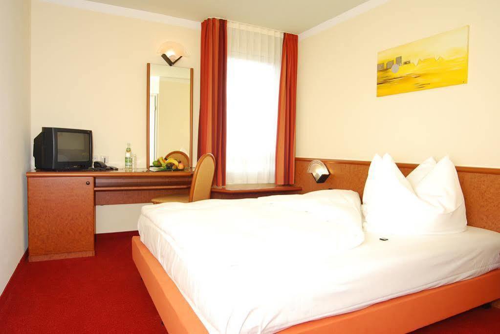 Citty Hotel ชไวน์ฟอร์ท ภายนอก รูปภาพ